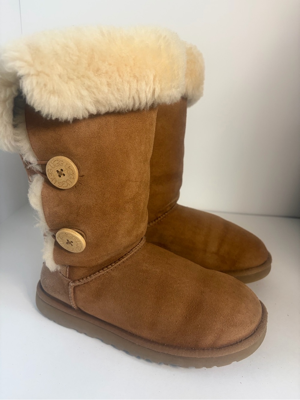 UGG Chestnut Suede Bailey Three Button Boots with Cream Shearling size 9